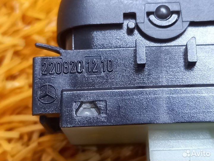 Кнопка стеклоподъемника передняя правая