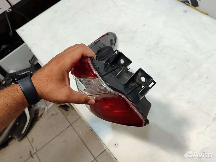 Фонарь левый Toyota Camry v70 галоген