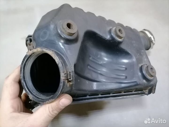 Корпус воздуш.фильтра Toyota Sprinter Carib II