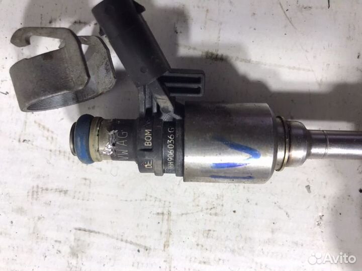 Форсунка топливная Audi A4 B8 2.0T cdnc 2009