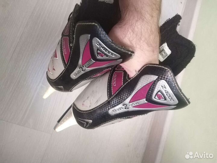 Продаются коньки б/у. 40 размер