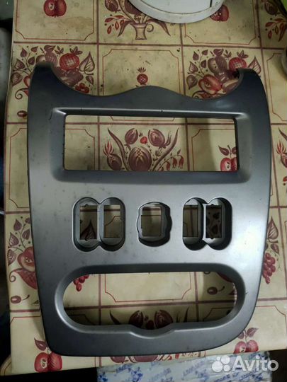 Рамка магнитолы Рено Логан фаза 2