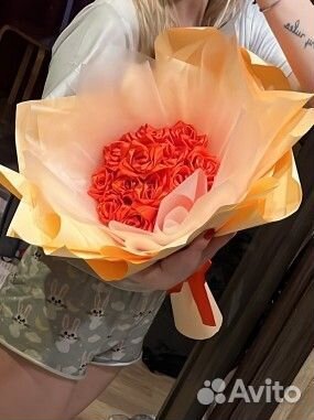 Букет из атласных роз