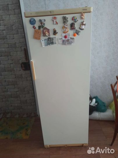 Холодильник, мини стенка журнальный столик
