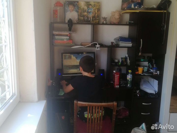 Школьный компьютерный стол