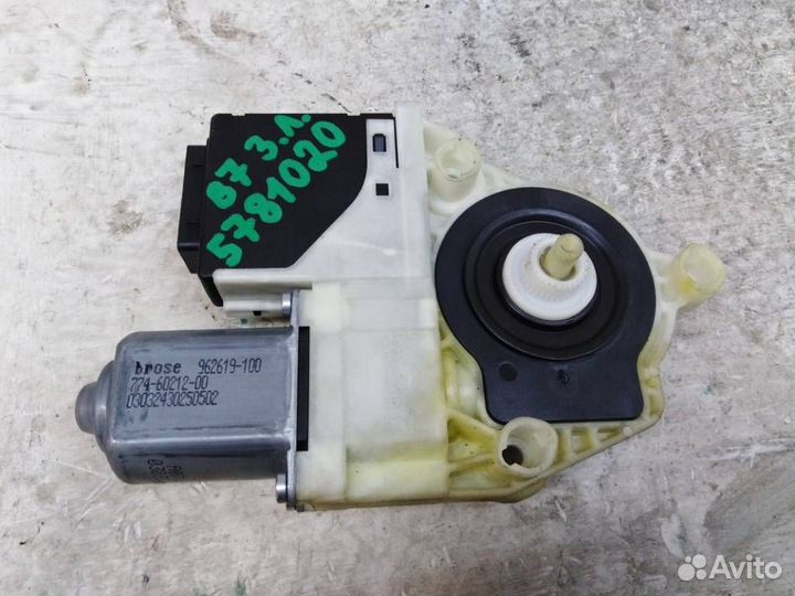 Моторчик заднего левого стеклоподъемника