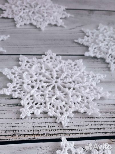 Вязаные снежинки. Набор из 6 шт.Ручная работа