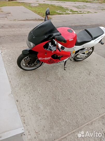 Yamaha yzf1000r thunderace