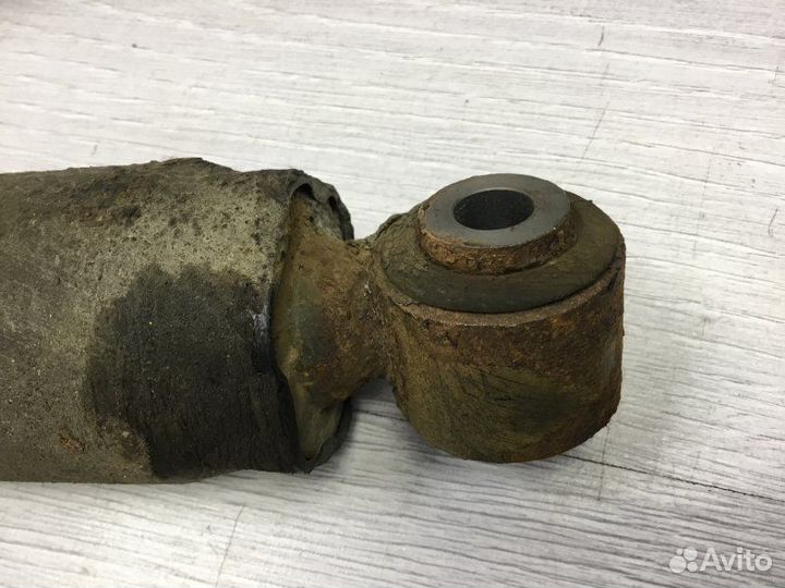 Амортизатор подвески задний левый Nissan