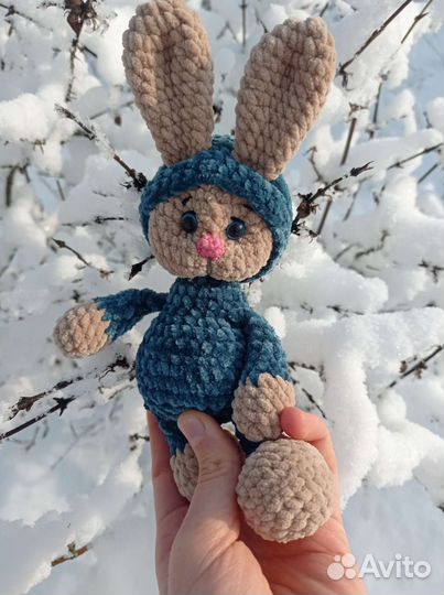 Вязаный заяц
