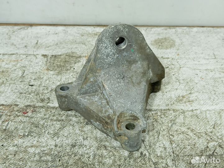 Кронштейн двигателя Renault Scenic 2