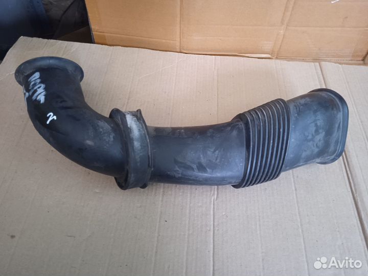 Патрубок воздушного фильтра левый Porsche Cayenne