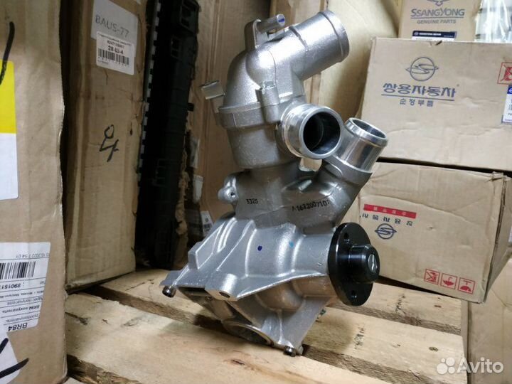 Помпа водяная новая Ssang Yong Rexton