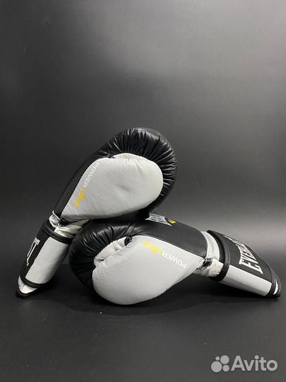 Боксерские перчатки Everlast Power Lock