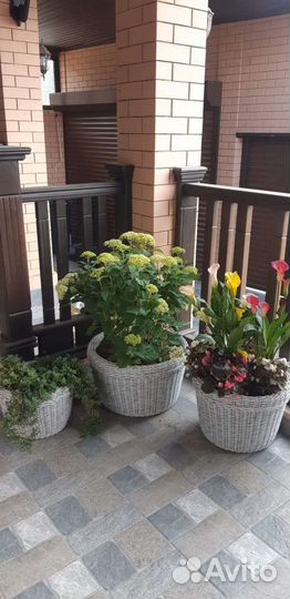 Кашпо из искусственного ротанга