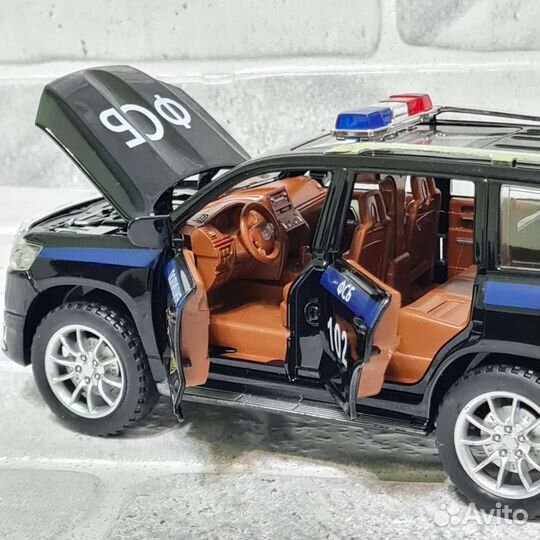 Металлическая модель машины Тойота Прадо фсб и дпс