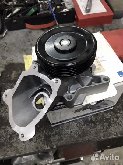 Водяной насос помпа BMW 1.8,2.0 дизель