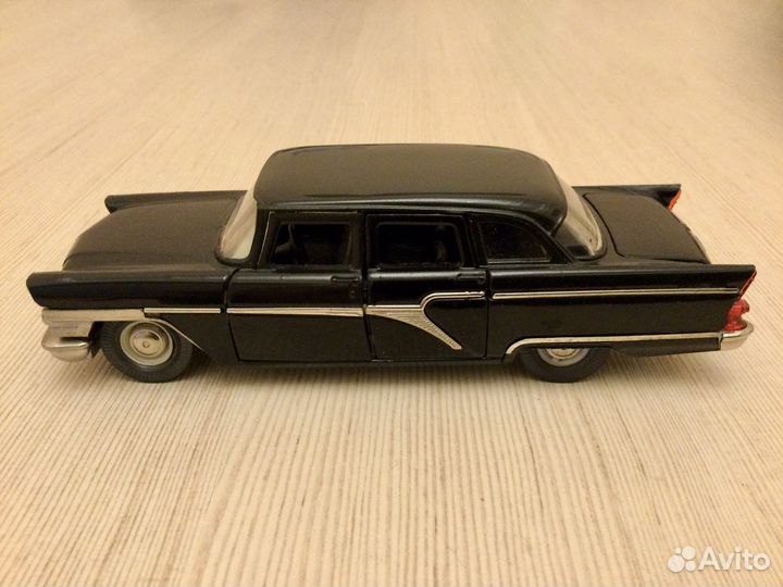 Модель СССР. Чайка газ-13 А15