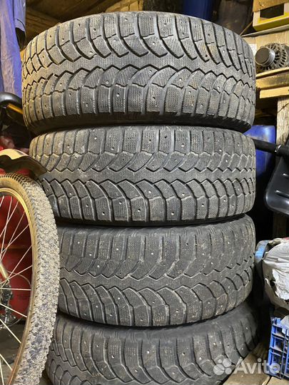 Bridgestone Blizzak Spike-02 SUV 235/60 R17