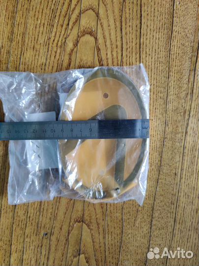 Эмблема решетки радиатора lexus