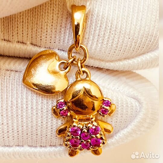 Золотая подвеска с фианитом