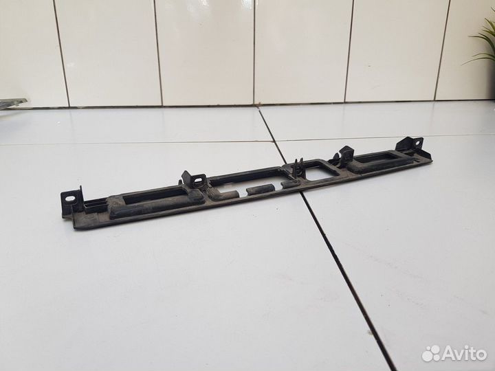 Накладка крышки багажника подсветки номера