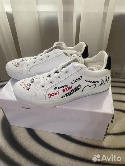 Кроссовки для девочки