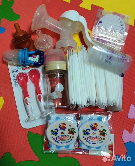 Молокоотсос ручной, бутылочка,прокладки для груди