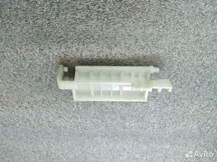 Толкатель двери Микроволновки Samsung M9G45