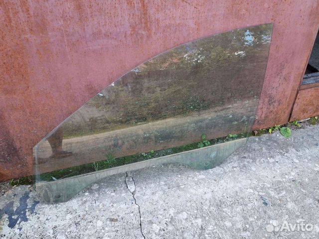 Стекло передней левой двери Ауди А4 В6 седан