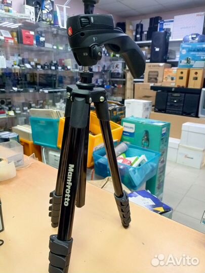 Штатив Manfrotto Compact новый, нет площадки