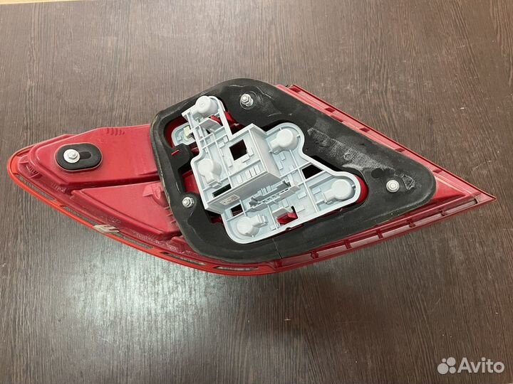 Фонарь задний правый Mercedes W204