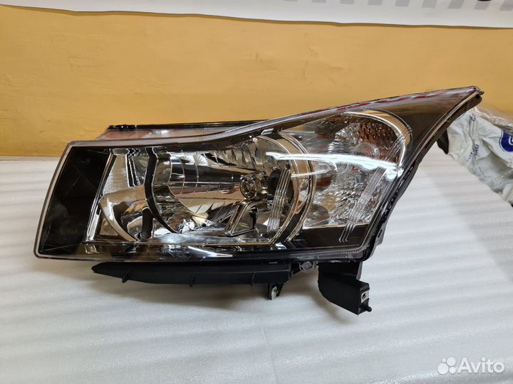 Фара Chevrolet Cruze 09-14