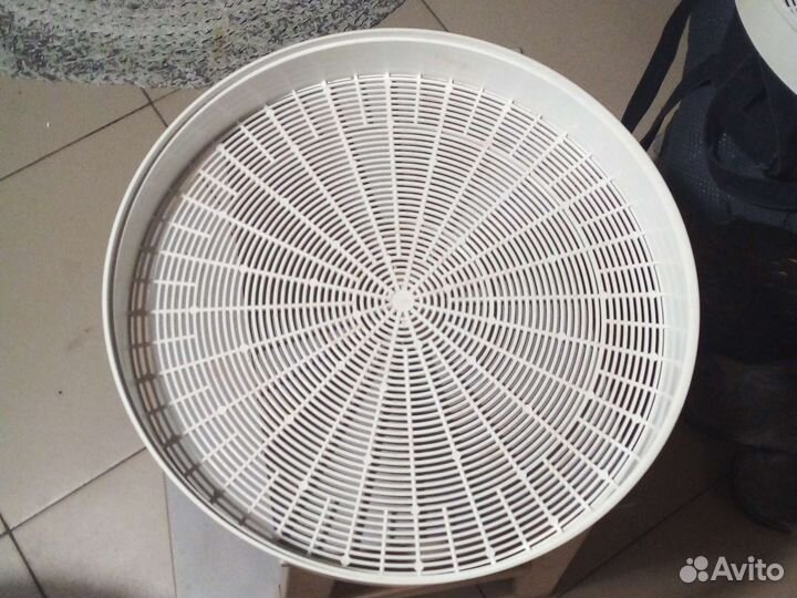 Белые поддоны от сушилки Ветерок