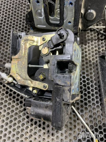 Замок двери передний задний Кайрон SsangYong Kyron