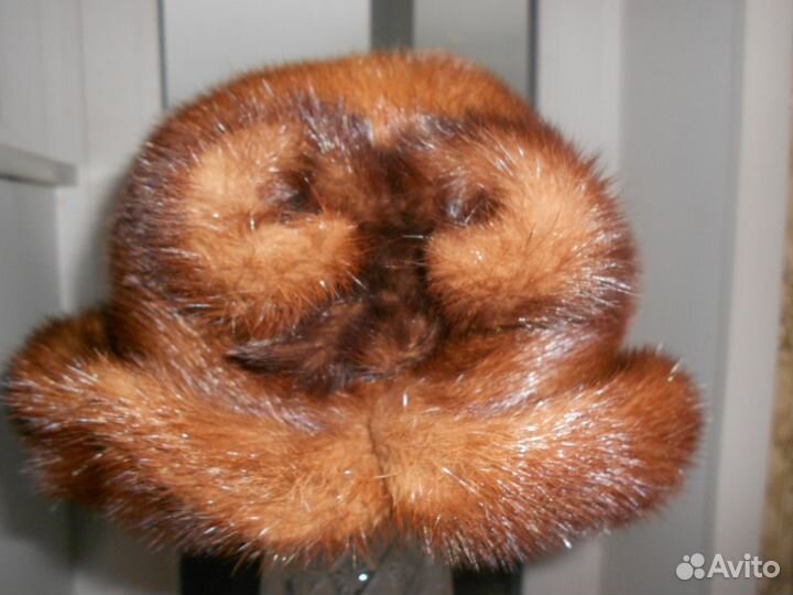 Шапку из меха норки женскую продаю