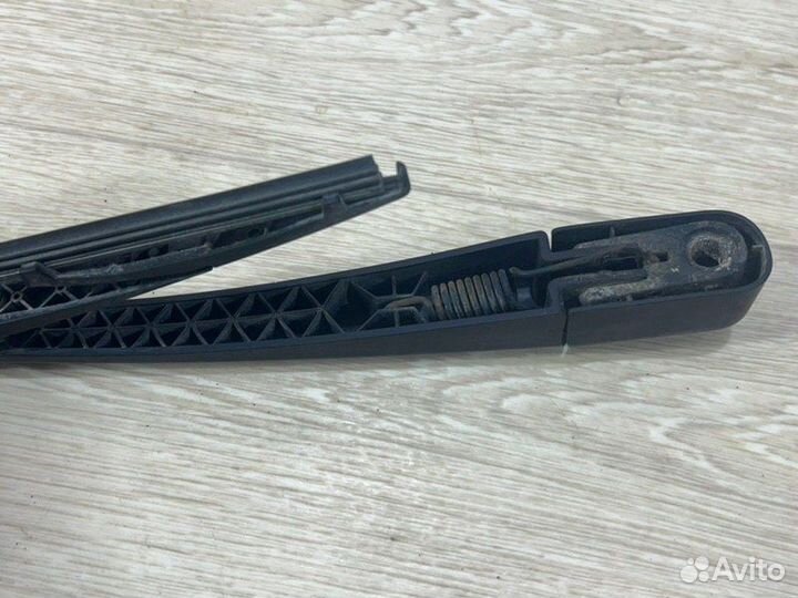 Поводок стеклоочистителя задний Kia Ceed универсал