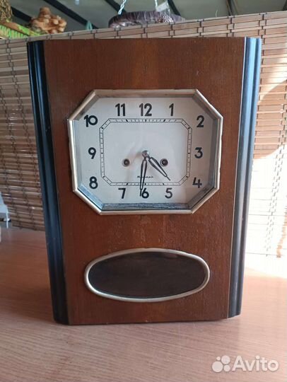 Старинные настенные антикварные часы с боем