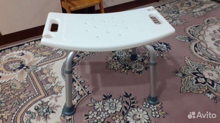 Стул для ванной