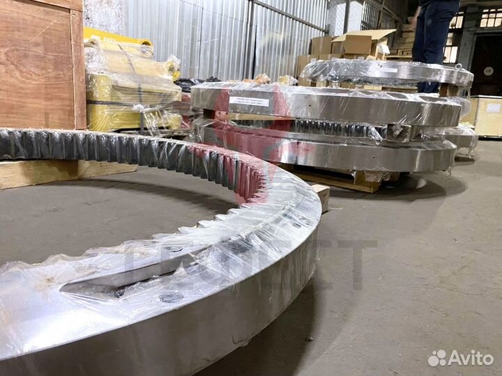 Поворотный круг Hyundai R210LC-9 81N6-00022BG