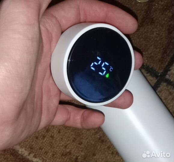 Термос с ситечком и сенсорным датчиком температуры