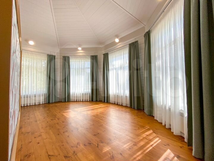 Коттедж 290 м² на участке 25 сот.