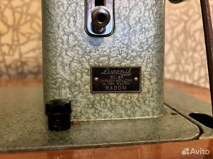 Швейная машина ножная с тумбой