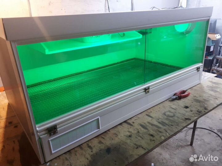 Брудер автоматическим контролем