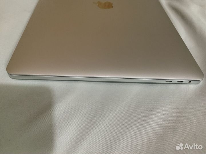 Apple MacBook Pro 15 2019 i7 / Ram 16 /SSD 256