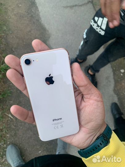 iPhone 8, 64 ГБ