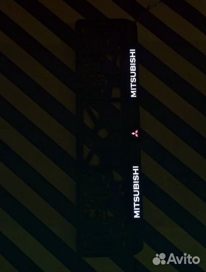 Номерная рамка c вашим логотипом и дизайном