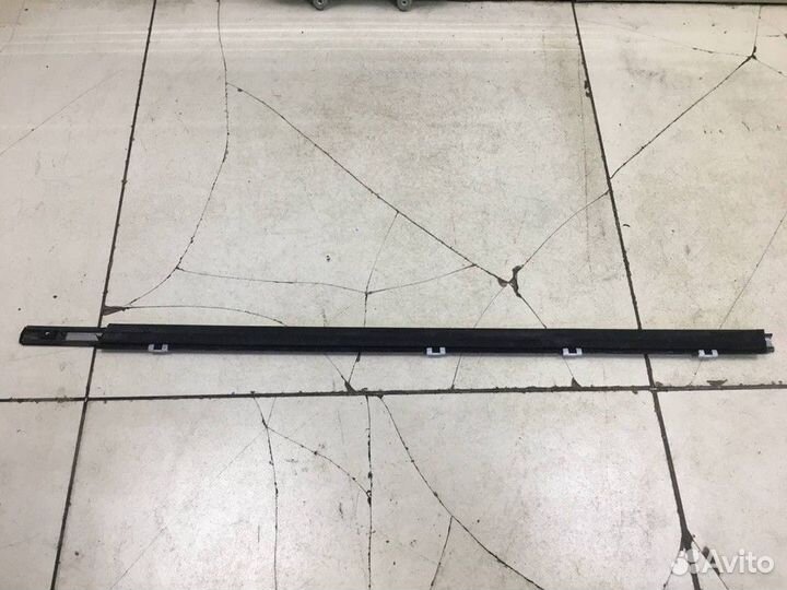 Накладка стекла заднего правого Nissan Qashqai