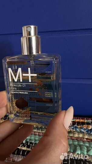 Escentric molecules 01 iris