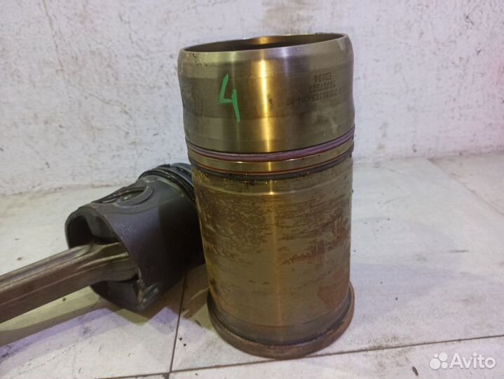 Поршень с шатуном Вольво